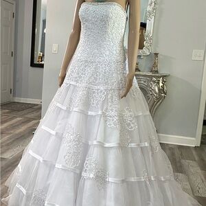 Elegant White Strapless Gown
